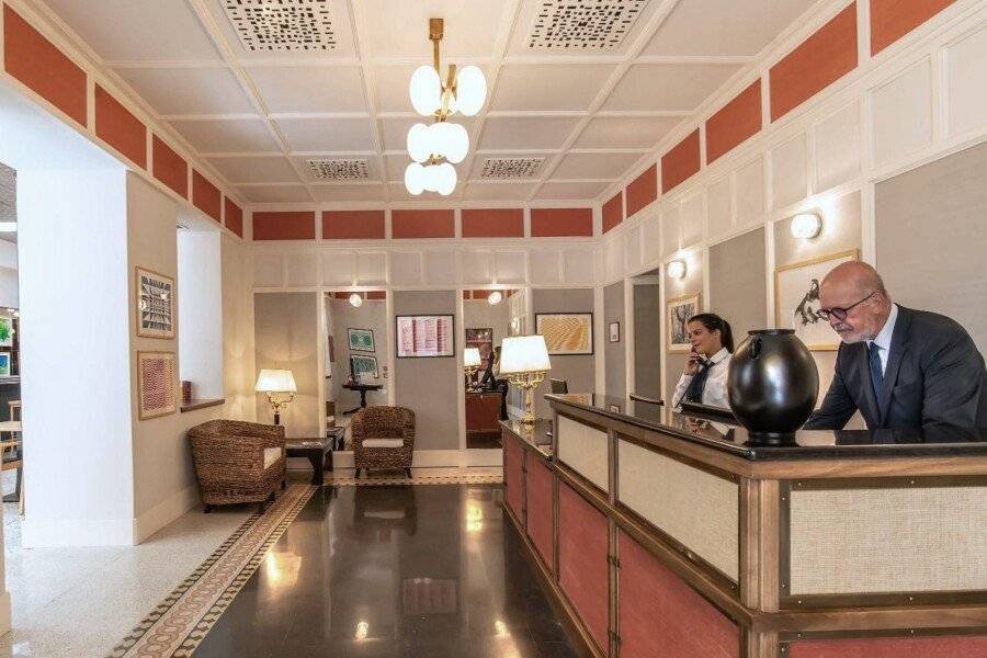 Albergo Etico Roma lobby, front desk