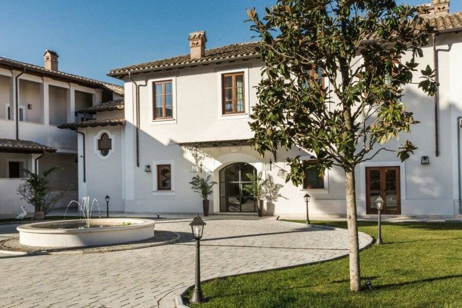 Favilla Hotel di Charme facade,garden