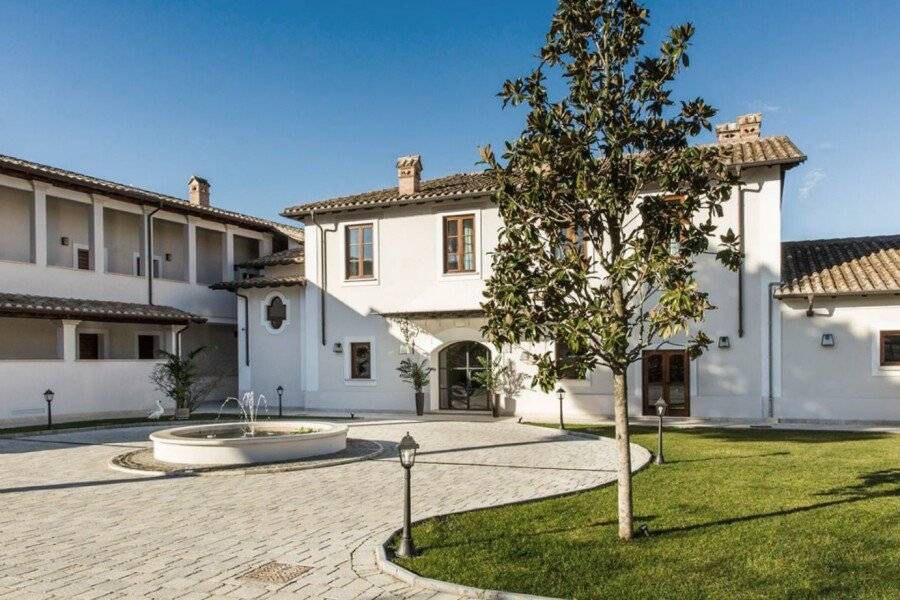 Favilla Hotel di Charme facade,garden