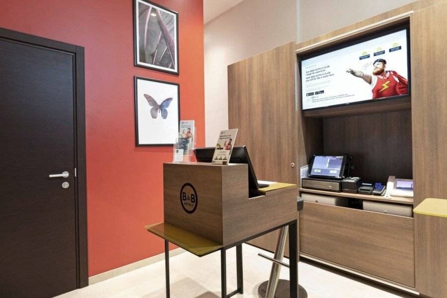 B&B Hotel Roma San Lorenzo Termini front desk, lobby, 