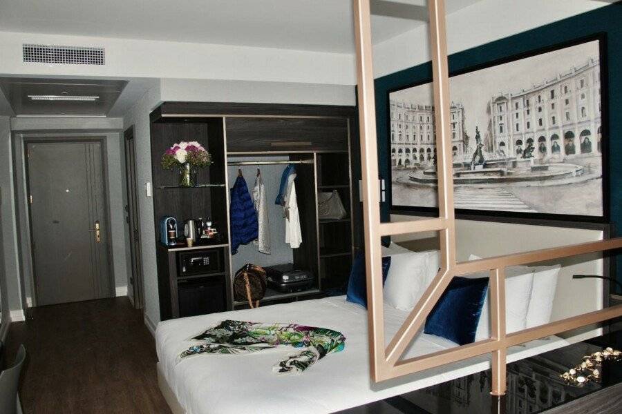 Hotel St Martin by OMNIA hotels hotel bedroom