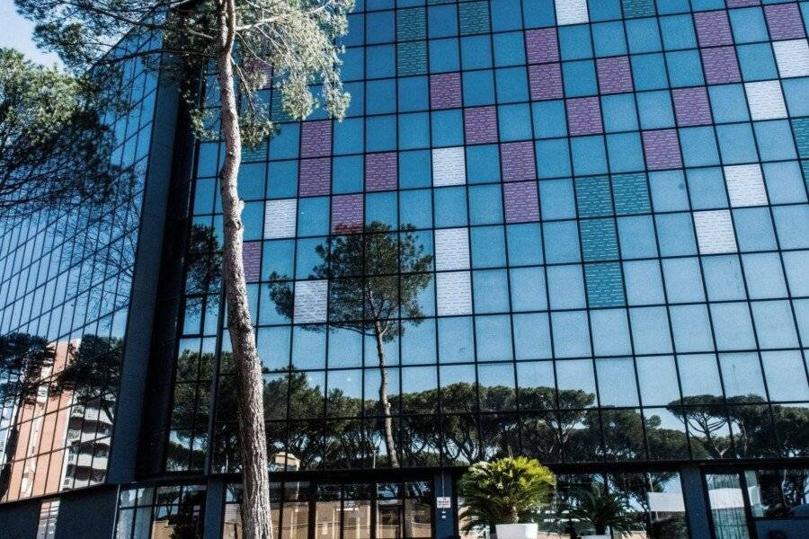 Mercure Roma Cinecitta facade