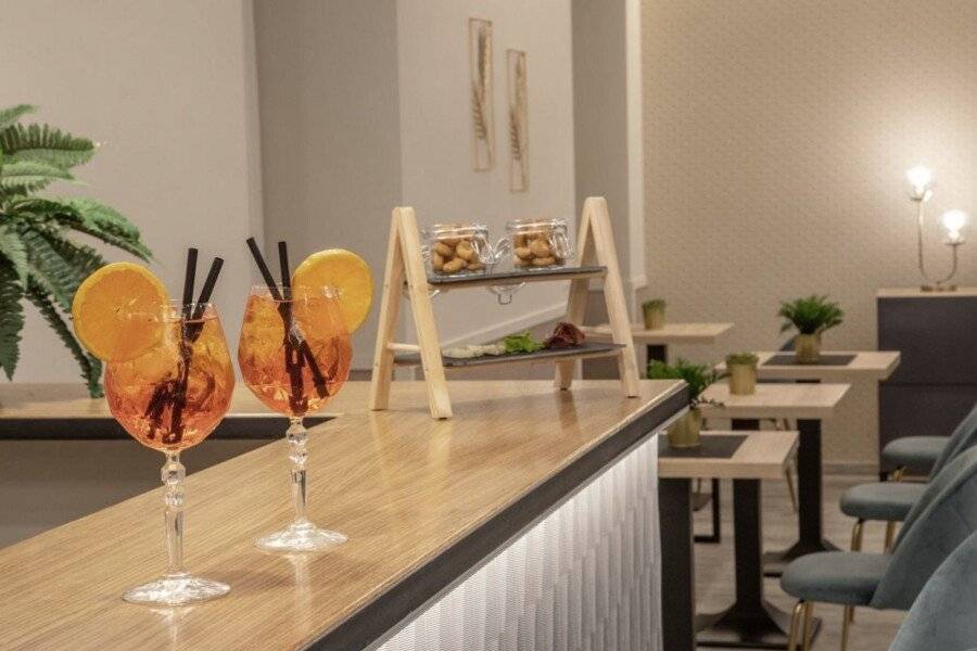 Sophie Terrace Hotel bar