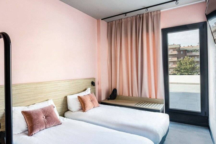 Ibis Styles Roma Aurelia hotel bedroom