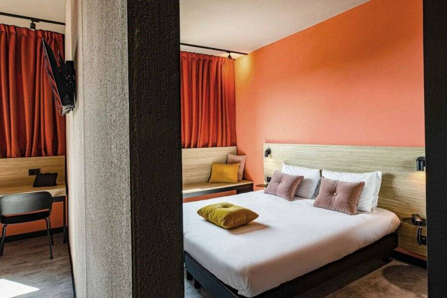 Ibis Styles Roma Aurelia hotel bedroom