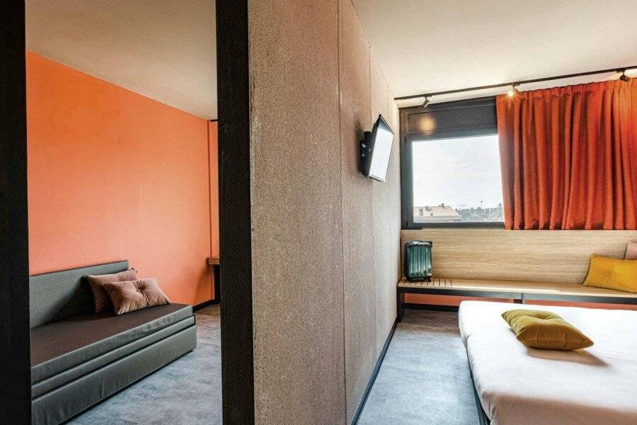 Ibis Styles Roma Aurelia hotel bedroom