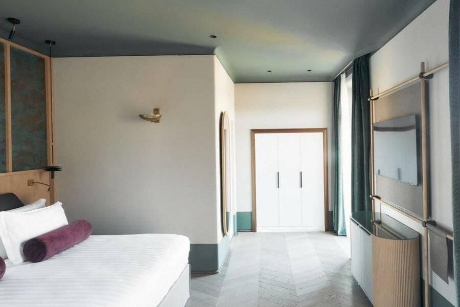 Palazzo Velabro, a Member of Design Hotels hotel bedroom