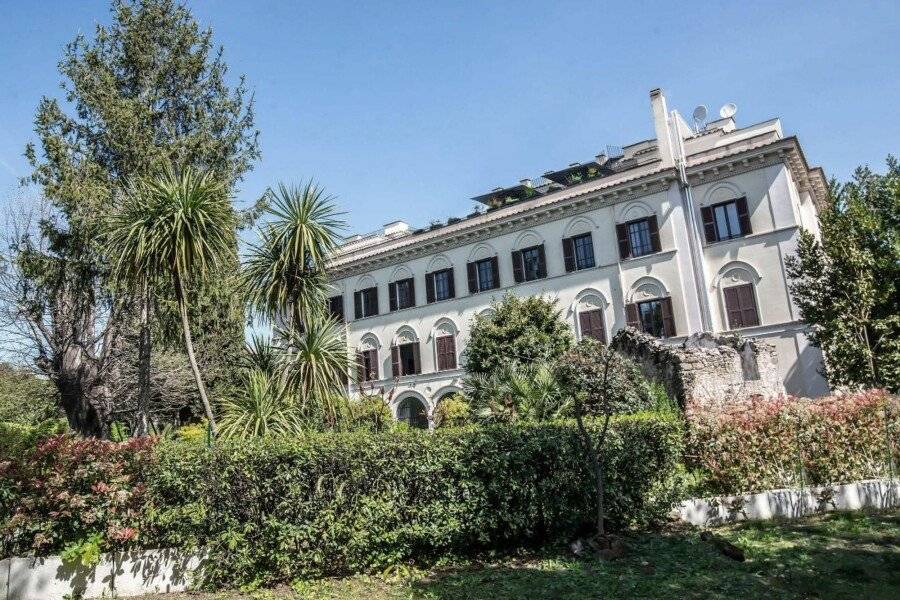 HOTEL DELLE CIVETTE facade,garden