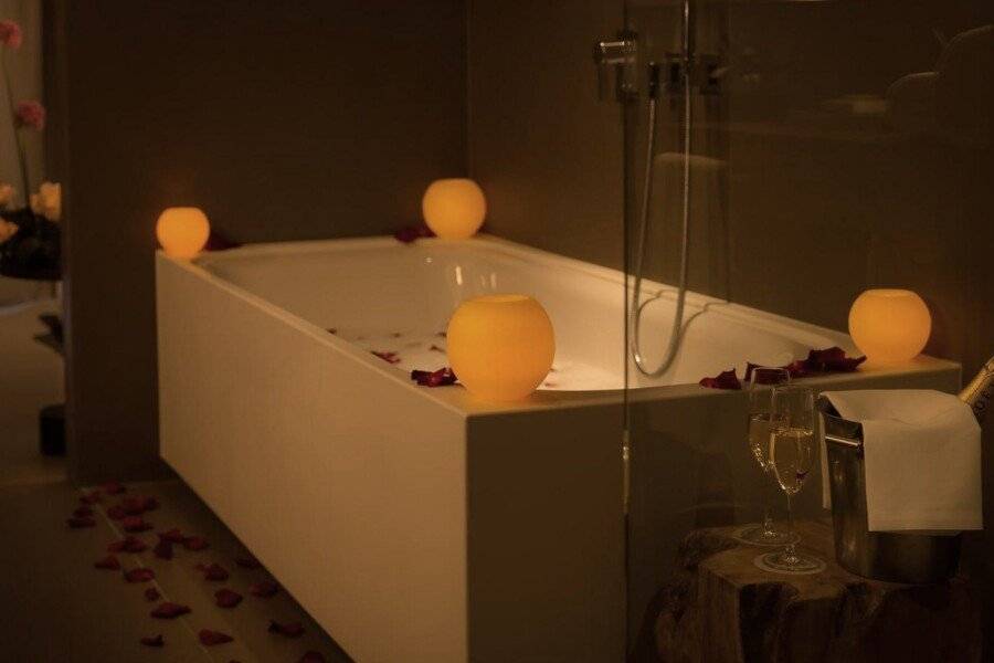 Ohla Eixample bathtub,spa,