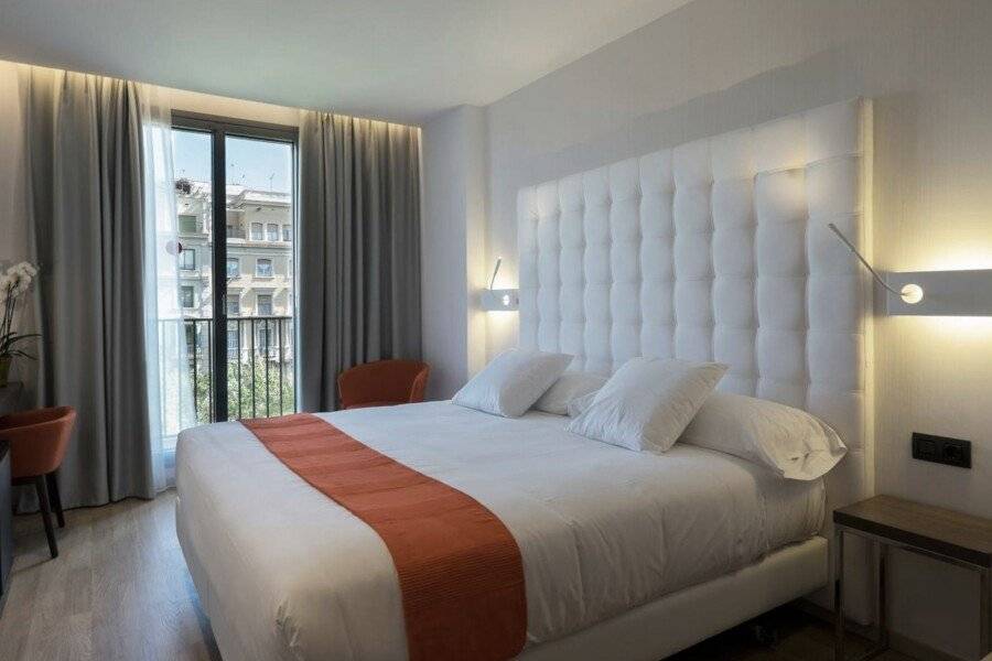 Chi hotel bedroom