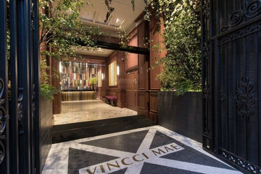 Vincci Mae lobby,hotel facade