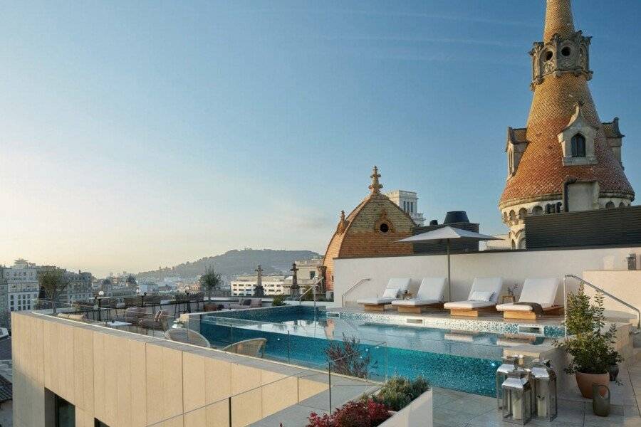 ME rooftop pool,ocean view