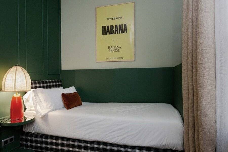 chic&basic Habana Hoose hotel bedroom