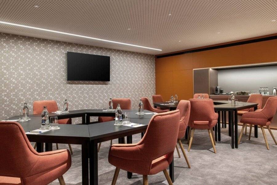 Labtwentytwo, a Tribute Portfolio Hotel conference room