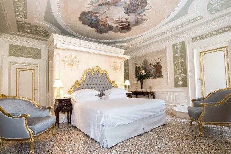 Ca' Bonfadini Historic Experience hotel bedroom