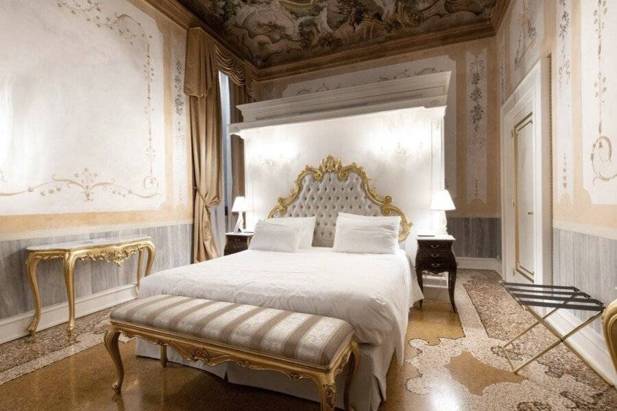 Ca' Bonfadini Historic Experience hotel bedroom