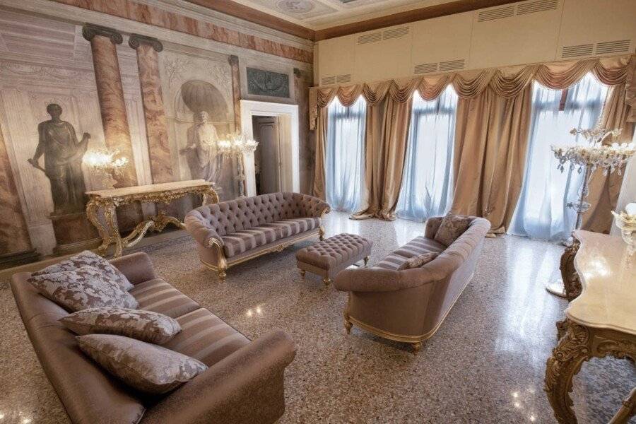 Ca' Bonfadini Historic Experience lounge