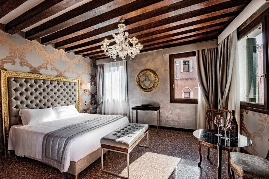 Palazzo San Lorenzo hotel bedroom