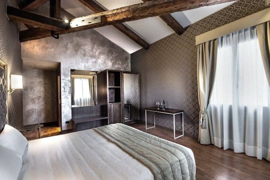 Palazzo San Lorenzo hotel bedroom