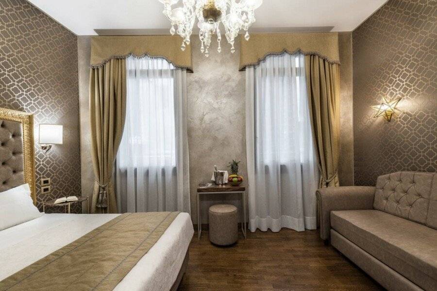 Palazzo San Lorenzo hotel bedroom