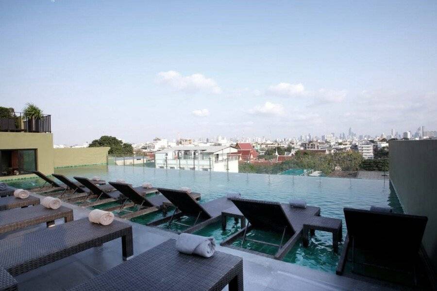 Chillax Heritage Hotel Khaosan rooftop pool,ocean view