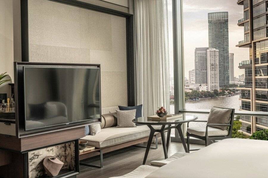 Four Seasons Hotel Bangkok at Chao Phraya River hotel bedroom,ocean view