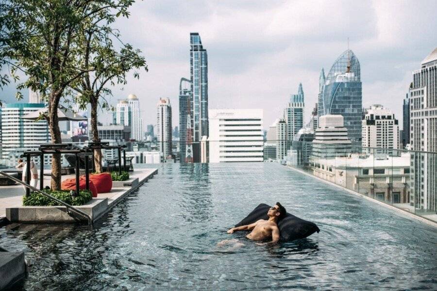 Sindhorn Midtown Hotel rooftop pool, infinity pool, outdoor pool, ocean view