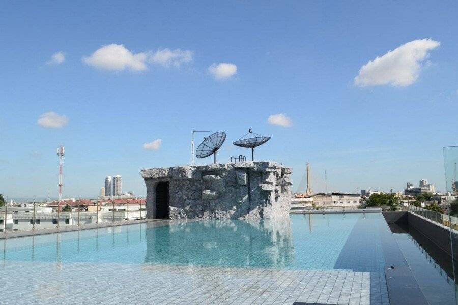 Ayathorn Bangkok rooftop pool,infinity pool,pool
