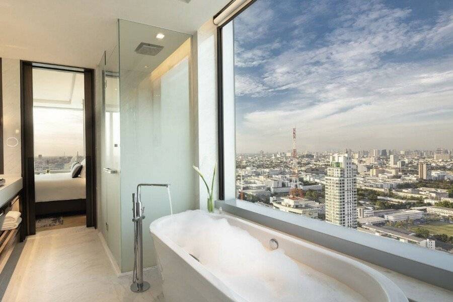 Eastin Grand Hotel Phayathai bathtub,ocean view