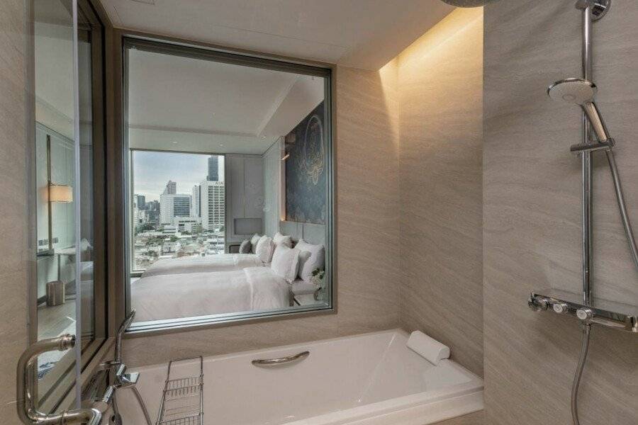 Grande Centre Point Surawong bathtub,hotel bedroom,ocean view