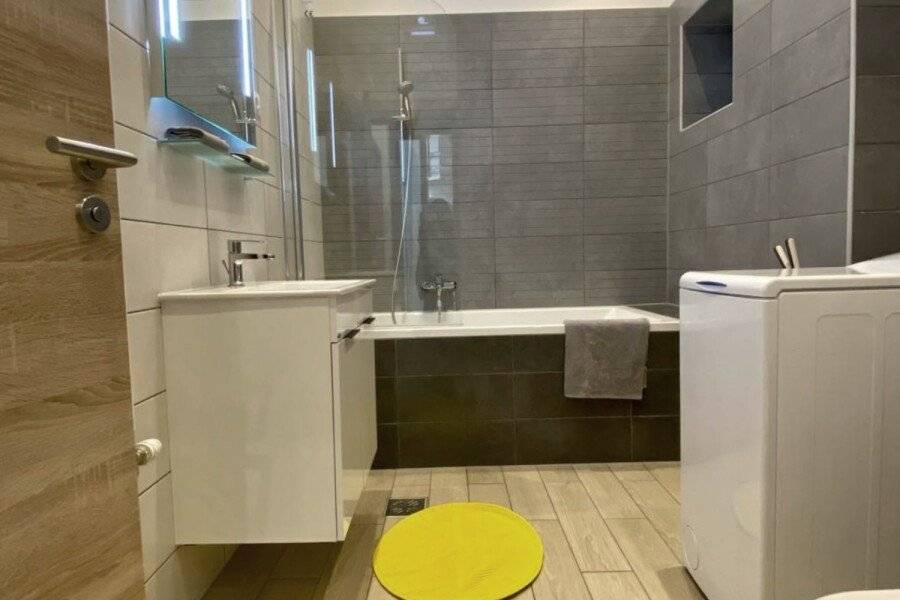 GRACIA APARTMENT HOUSE bathtub