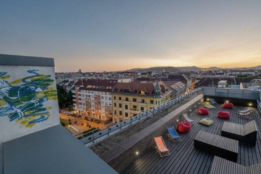 Dean's Home , rooftop pool, balcony, mountain view