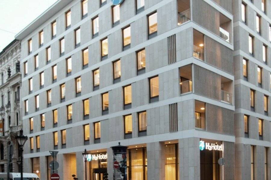 H2 Hotel Budapest facade