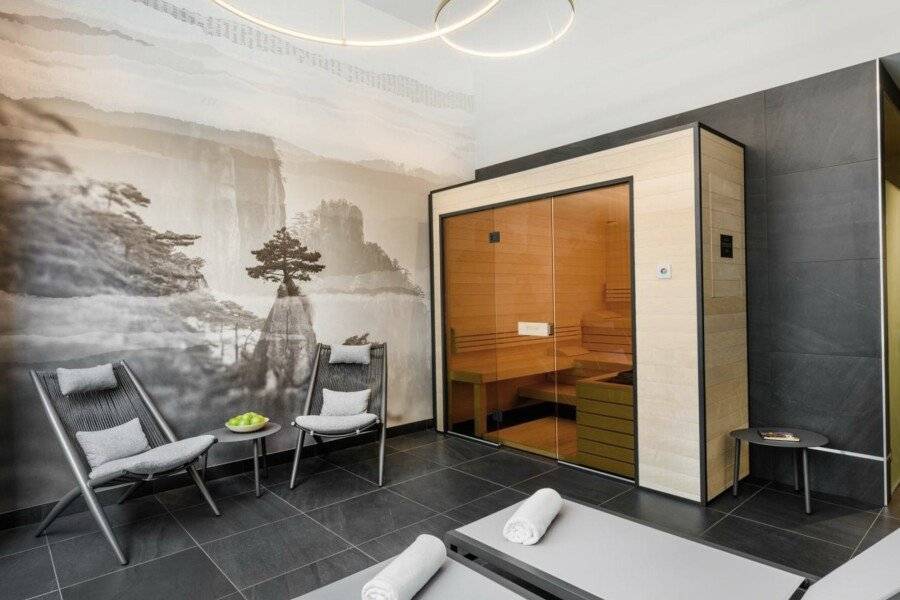 Emerald Downtown Luxury Suites by Continental Group spa, sauna