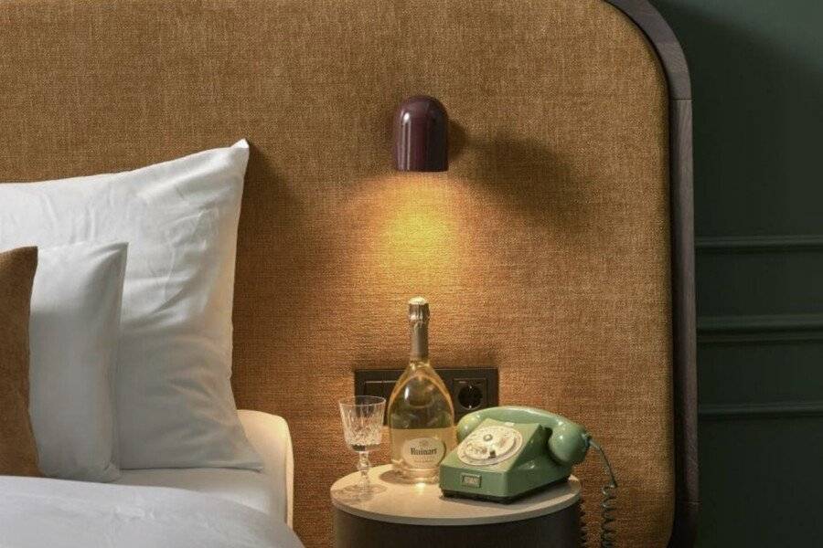 Verno House, Vignette Collection, an IHG Hotel hotel bedroom