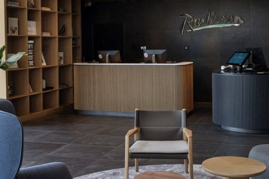 Radisson Hotel BudaPart lobby,front desk