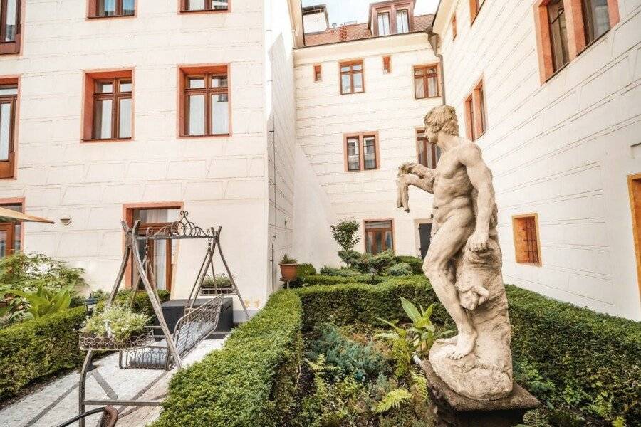 Hotel Elite garden,