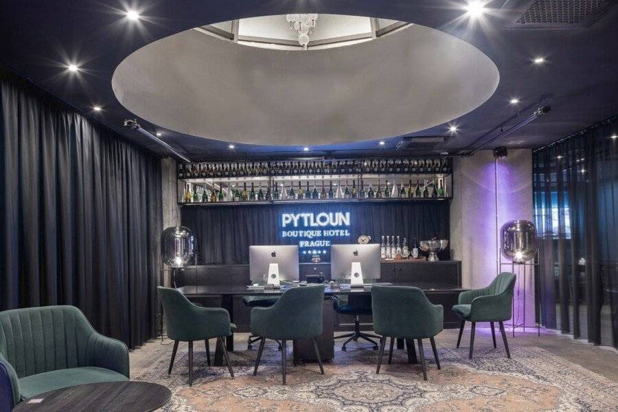 Pytloun Boutique Hotel lobby,bar