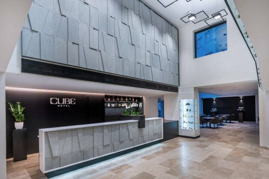 Hotel CUBE lobby,front desk