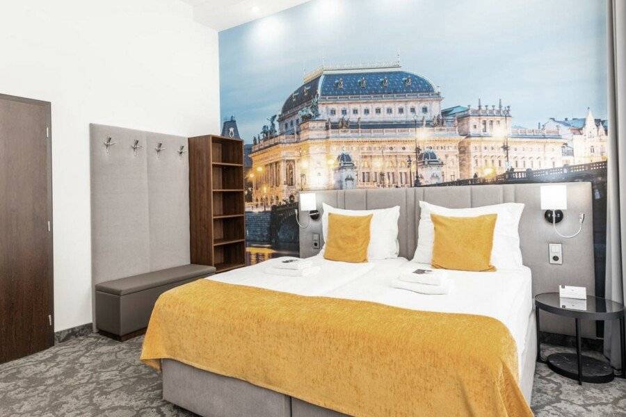 A1 Royal Plaza hotel bedroom