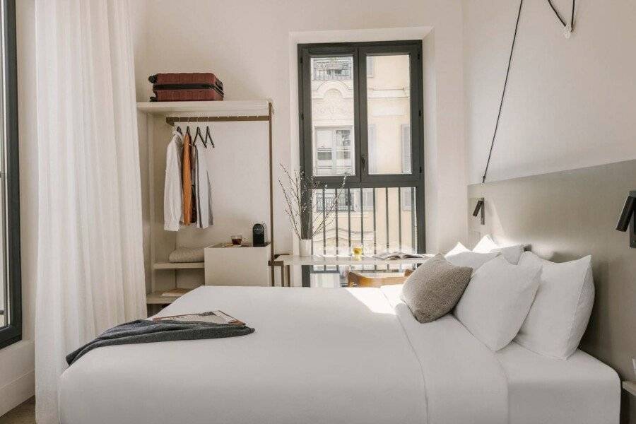 Yelo Jean Médecin powered by Sonder hotel bedroom