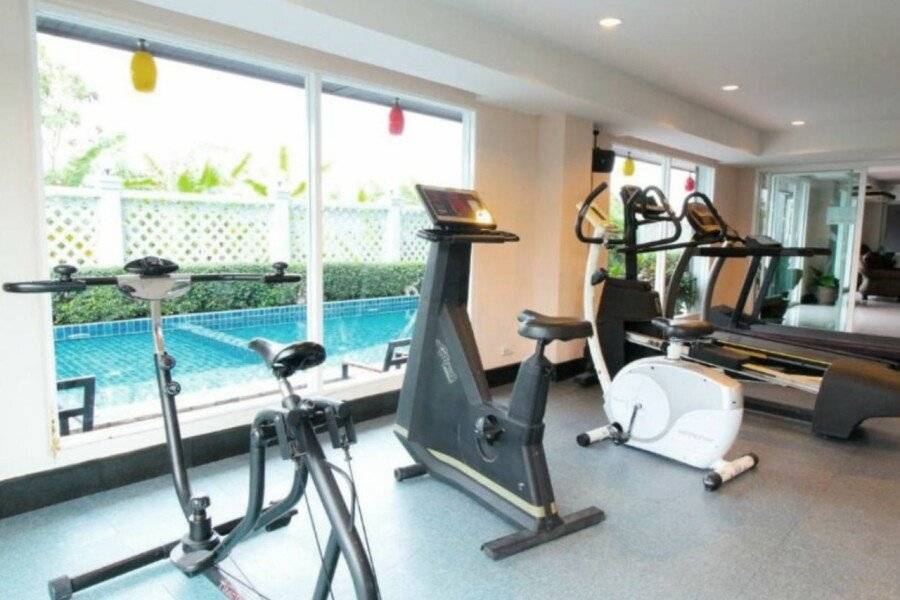 Convenient Grand Plus Hotel Suvarnabhumi fitness centre,pool