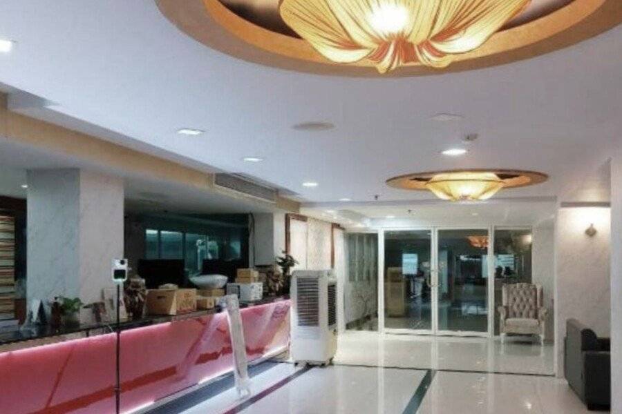 Convenient Grand Plus Hotel Suvarnabhumi lobby