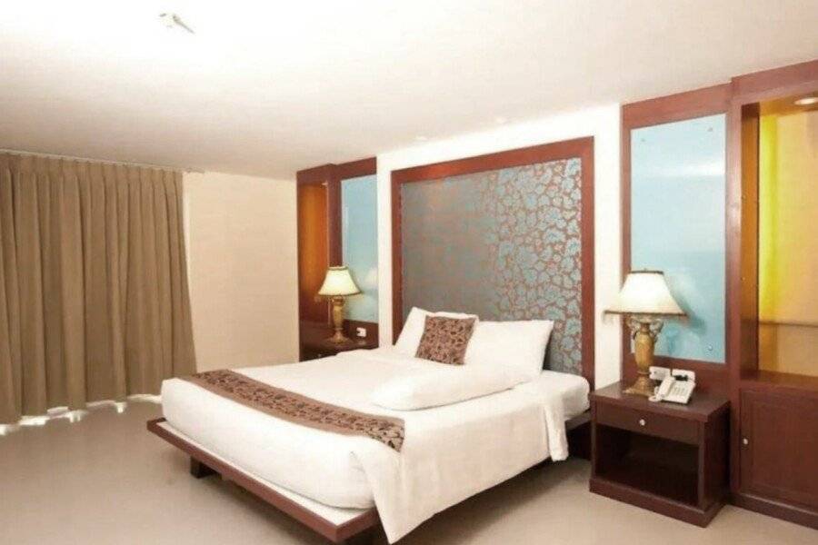 Convenient Grand Plus Hotel Suvarnabhumi hotel bedroom