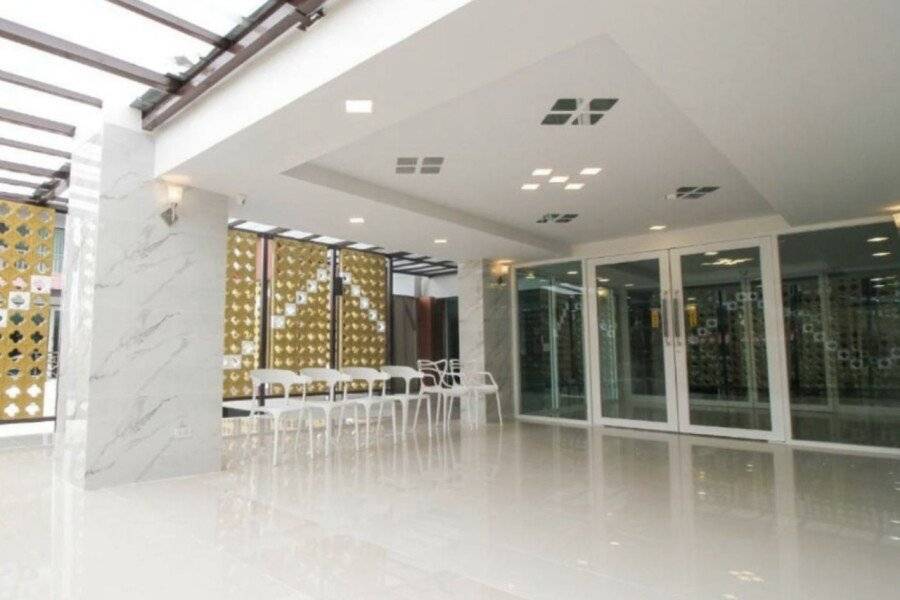 Convenient Grand Plus Hotel Suvarnabhumi 