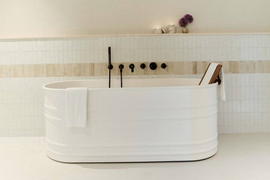 Att I Kvadraturen bathtub