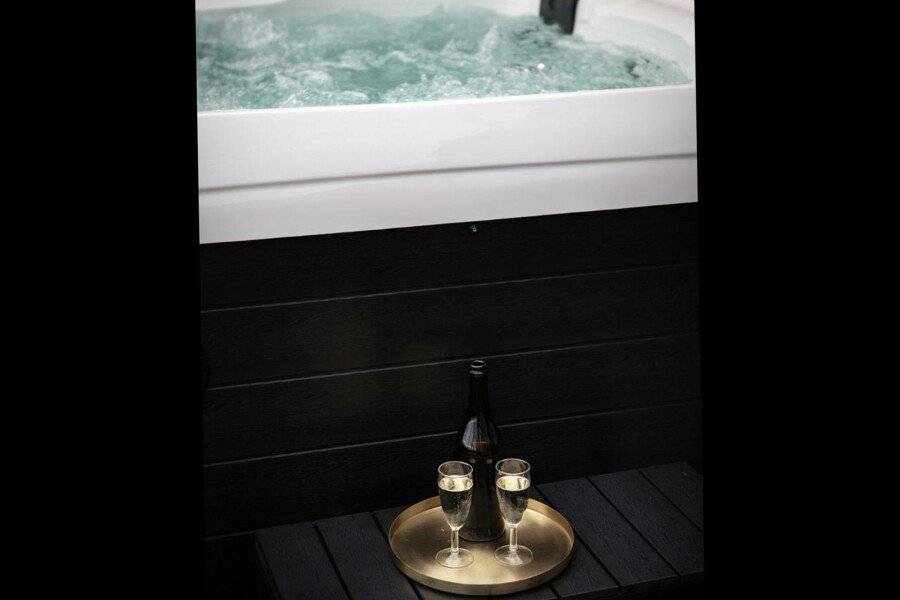 The Loft Hotel Adults Only jacuzzi,