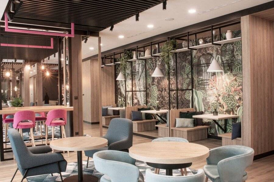 ibis Styles East lobby