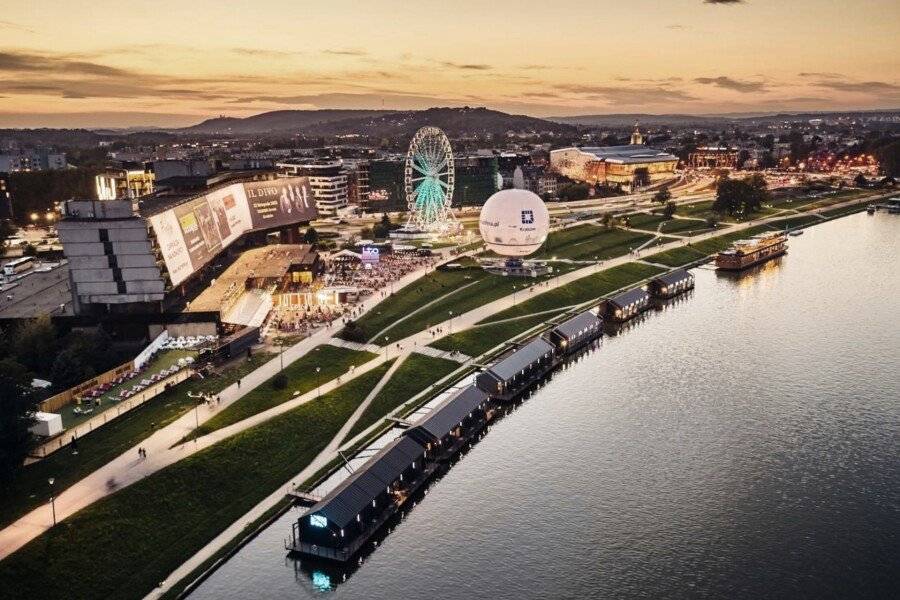 New Port - Hotel on the Vistula River 