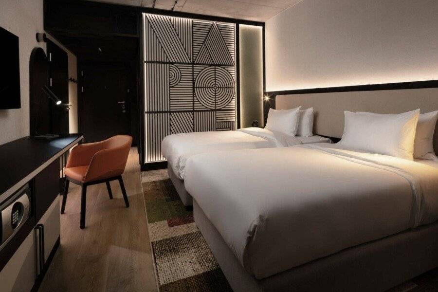 Hyatt Place Krakow hotel bedroom